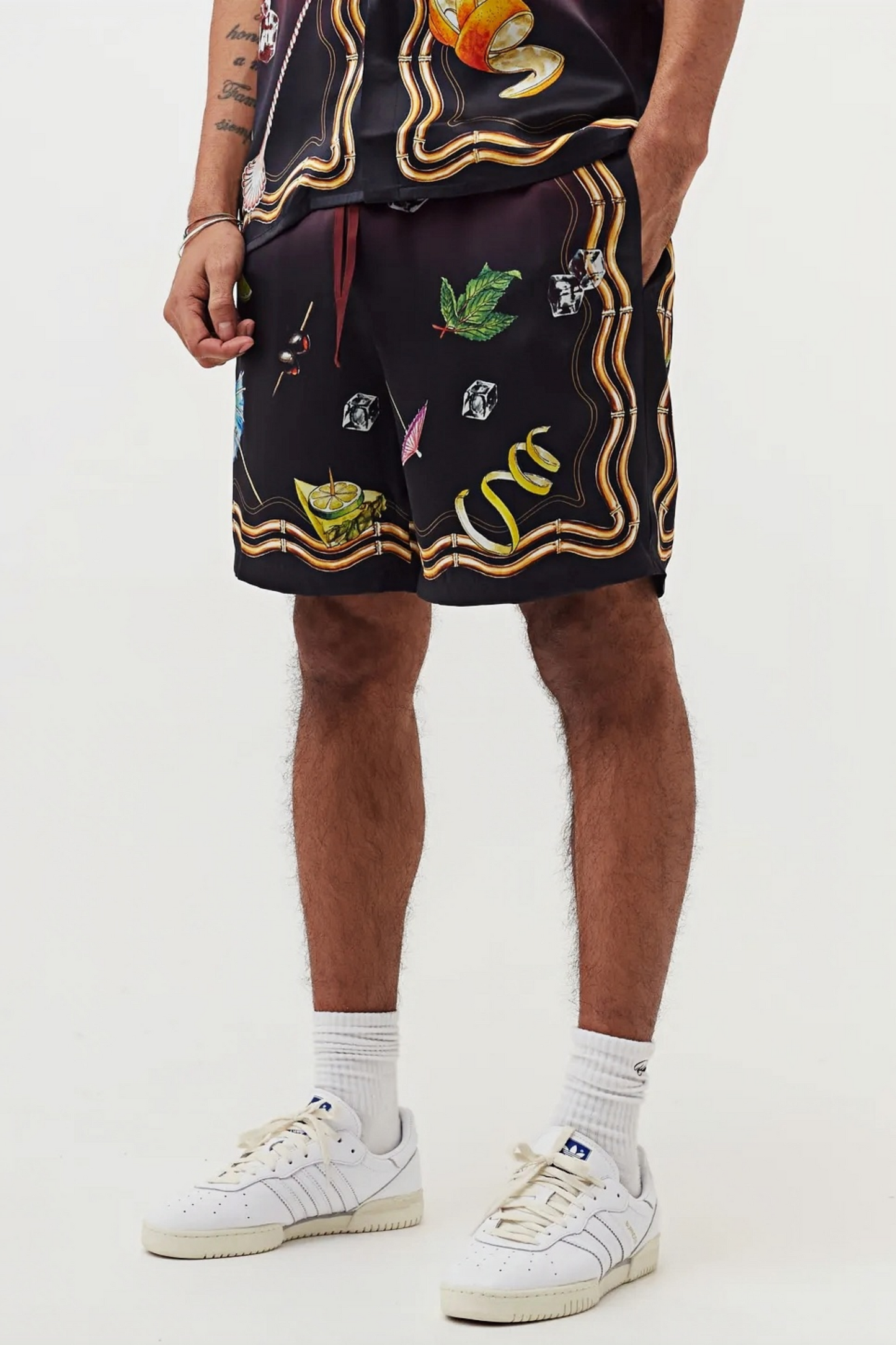 Étienne black embroidered short