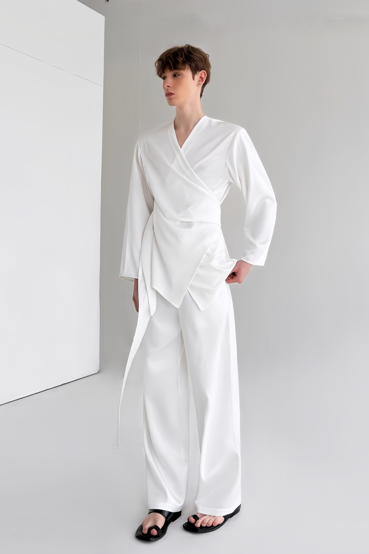 Gaspard white self-tie detail suit