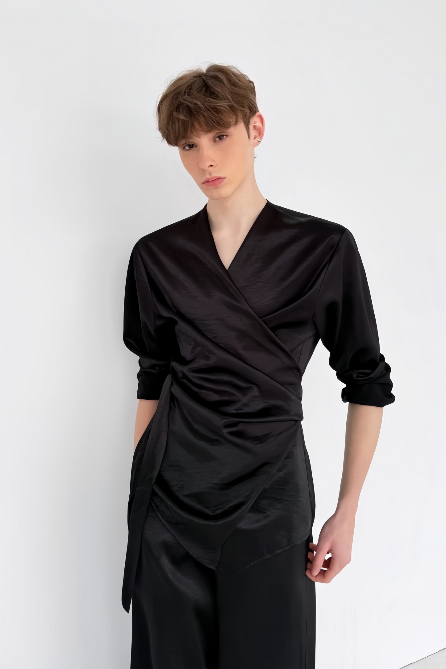 Gaspard black self-tie detail suit