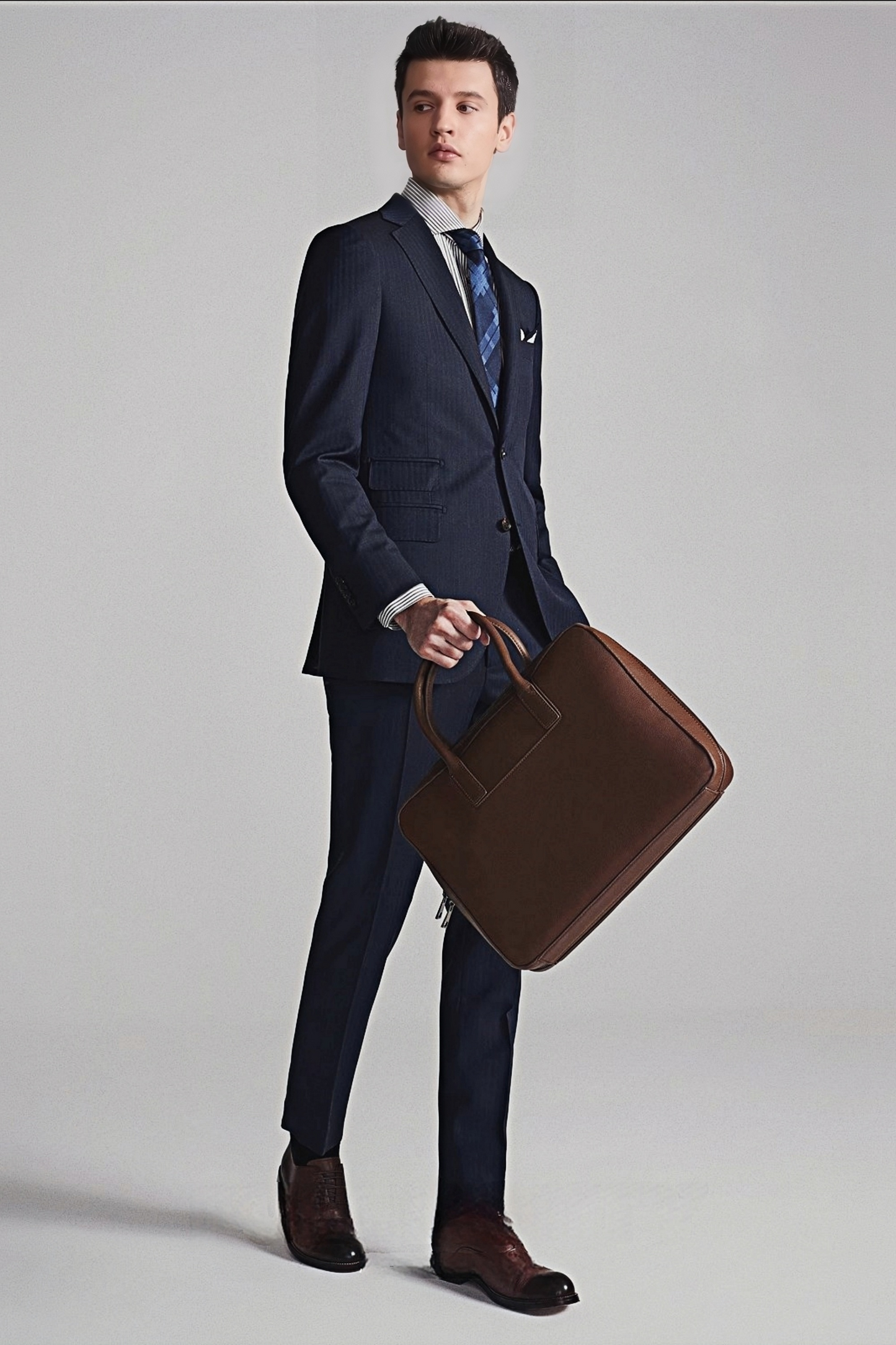 Alaric navy-blue trousers