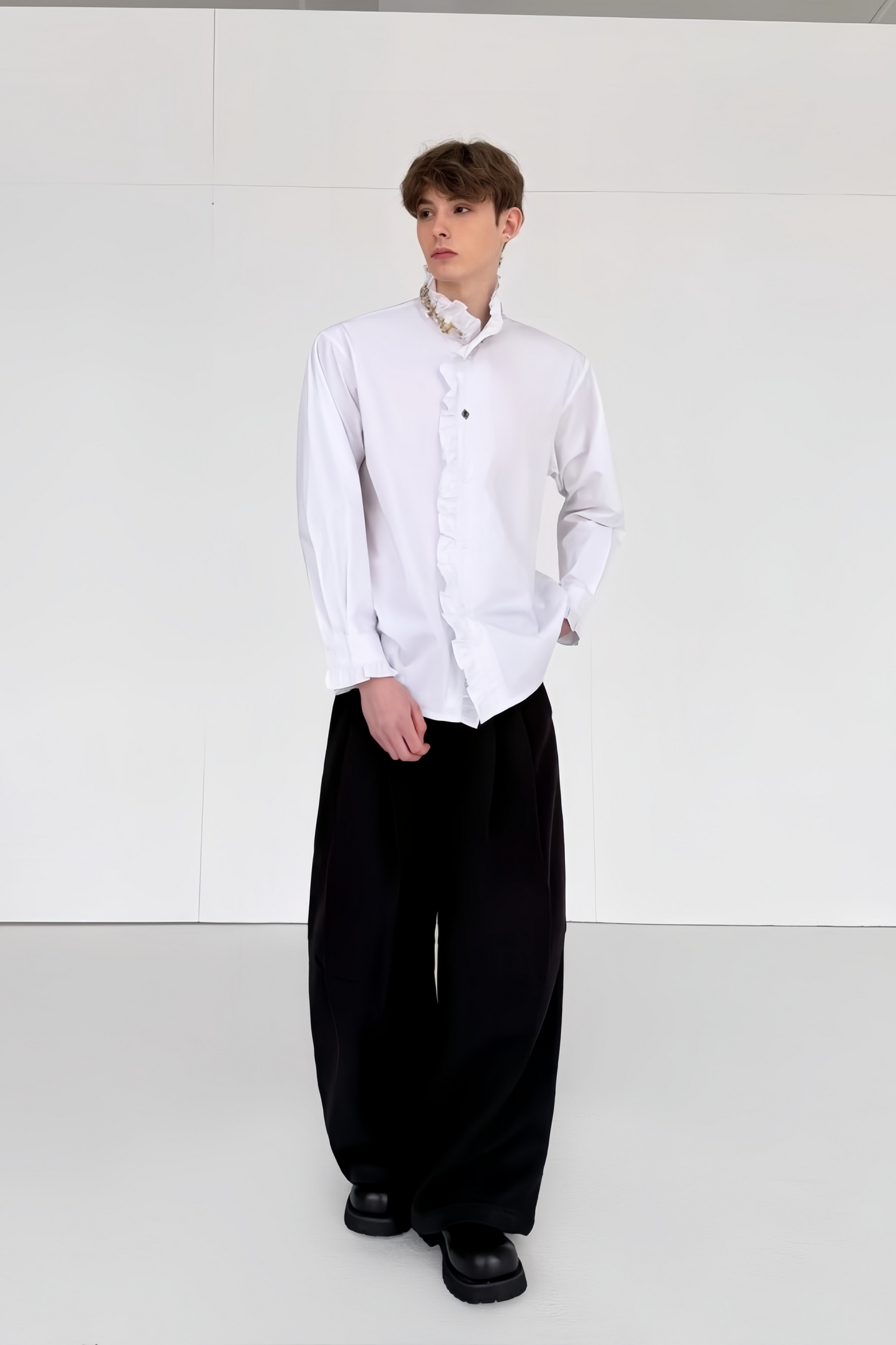 Yoris white floral-appliqué crystal-embellishment shirt